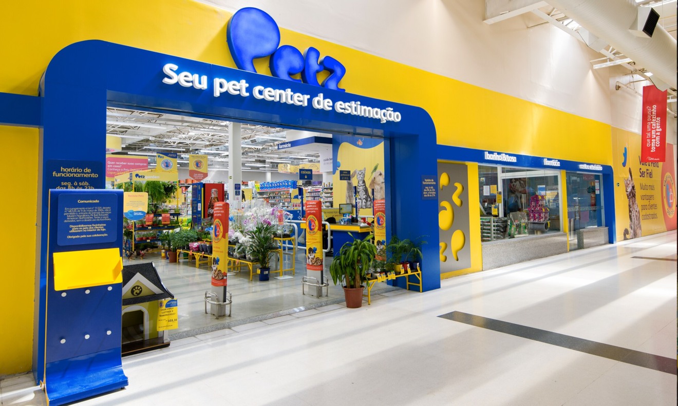 BRstockguide_'s tweet card. Petz (PETZ3) posts R$33.4 million net income in 3Q25, up 124% year-on-year, with R$140 million in cash generation and improved margins; awaits CADE ruling on Cobasi merger.