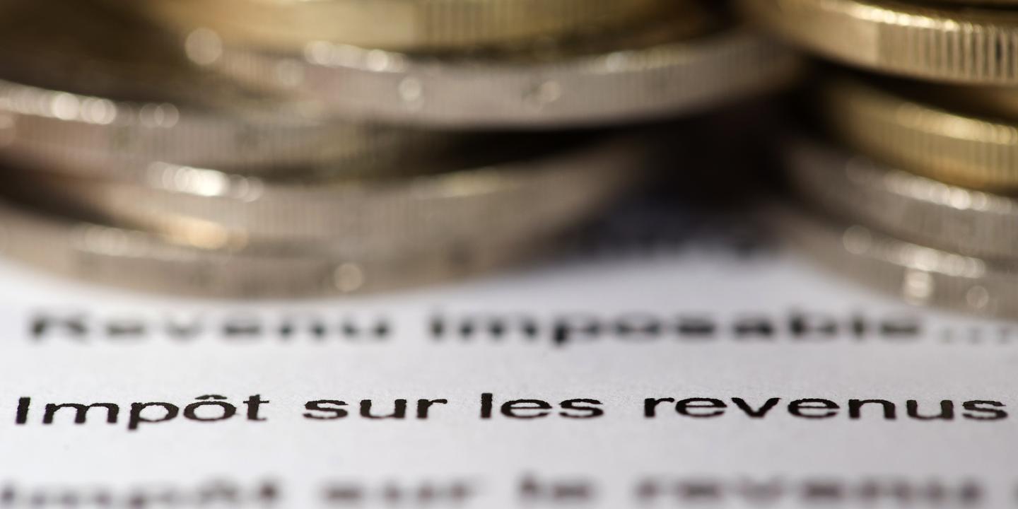 lucbronner's tweet card. Exclusif. Le pourcentage de foyers imposés passe de 53 % en 2013 à 48,5 % en 2014.