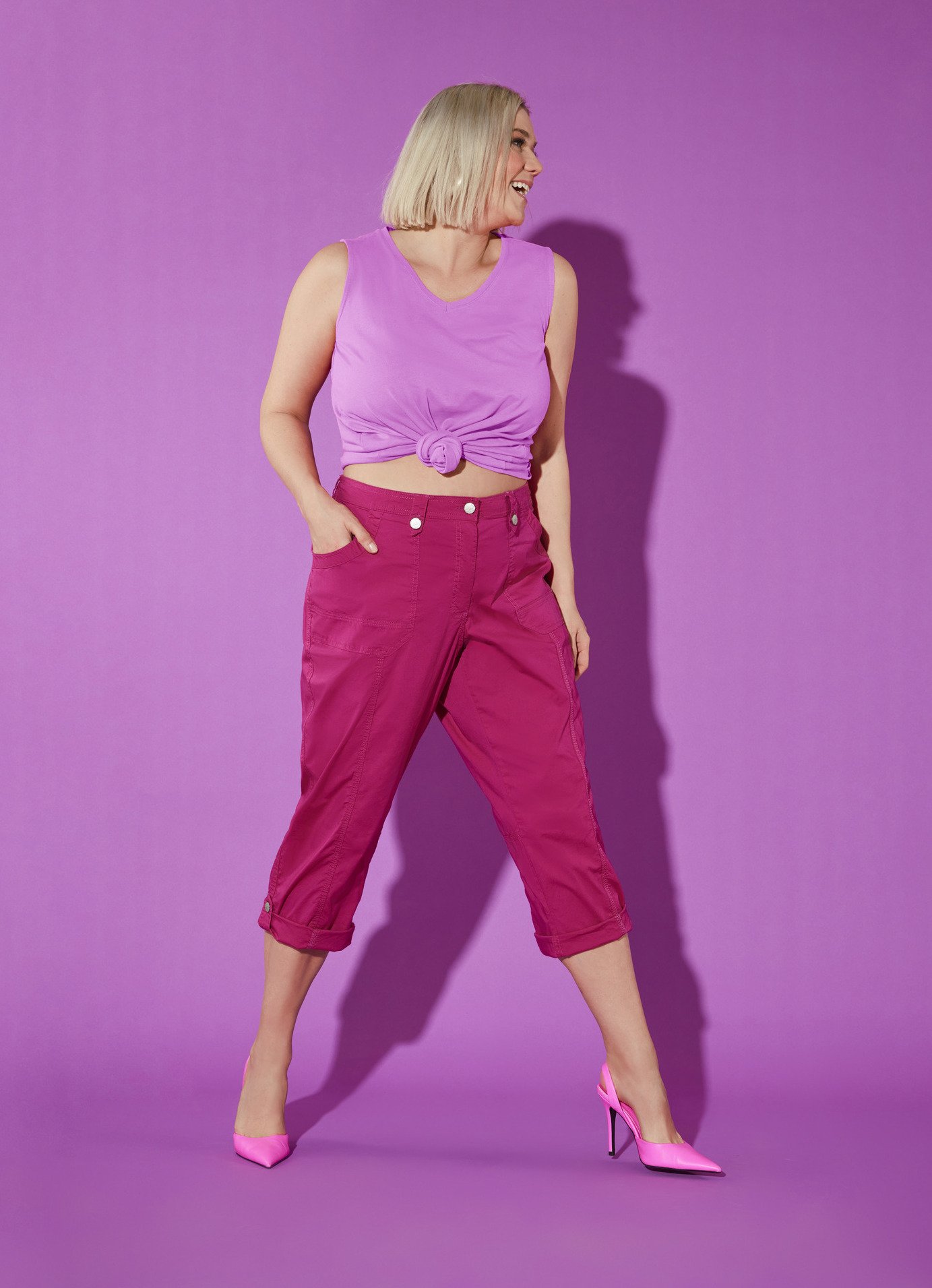 ModaLovaOff's tweet card. Le corps ne prend pas de pause en été. Il vit, transpire, s’expose ou se couvre, selon l’heure, l’humeur ou le lieu. Plus que jamais, la mode devient un