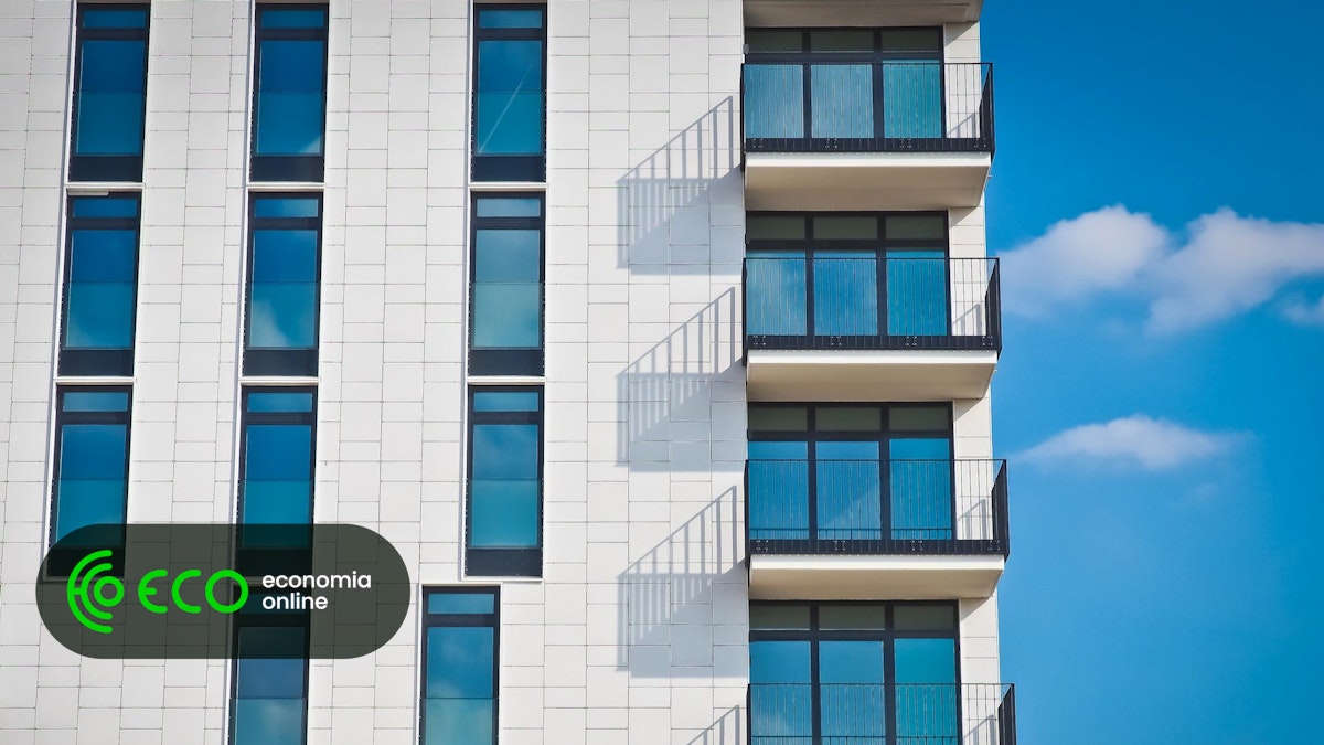 ProjectosUtopia's tweet card. O boom imobiliário dá sinais de pausa em algumas freguesias de Lisboa e Porto. Marvila, Arroios e Foz têm quedas inéditas, no primeiro travão do mercado, à boleia da queda dos preços das casas novas.