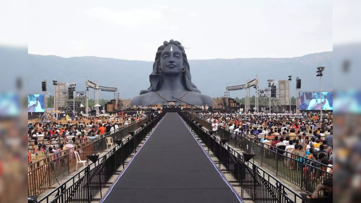 News18TamilNadu's tweet card. ஈசா அறக்கட்டளை மற்றும் ஈசா யோகா மையத்தால் வனப்பகுதியில் எவ்வித ஆக்கிரமிப்பும் செய்யப்படவில்லை என்று தமிழக அரசு தரப்பில் தெரிவிக்கப்பட்டுள்ளது.