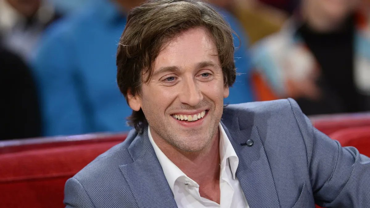 Infosyvelines's tweet card. Thomas Dutronc, Hoshi et Yoann Bourgeois à l’affiche du festival "Saint-Germain en live", du 25 au 28 septembre 2025 à Saint-Germain-en-Laye.