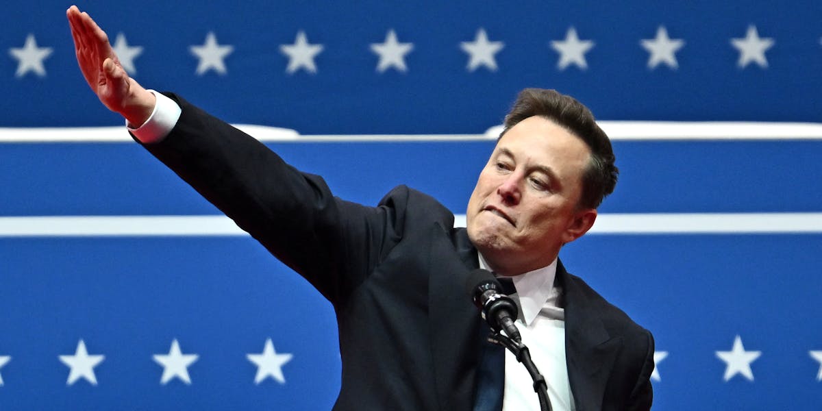 VenusianAndroid's tweet card. Um, why did Elon Musk repeat the same hand gesture twice?