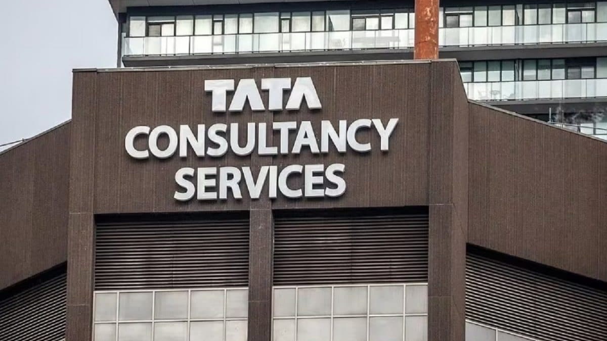 GoodreturnsTe's tweet card. Tata Consultancy Services (TCS) has announced that it is considering a salary hike for over 6 lakh employees in FY26. In the wake of stable Q1 results, the company has made it clear that it is...
