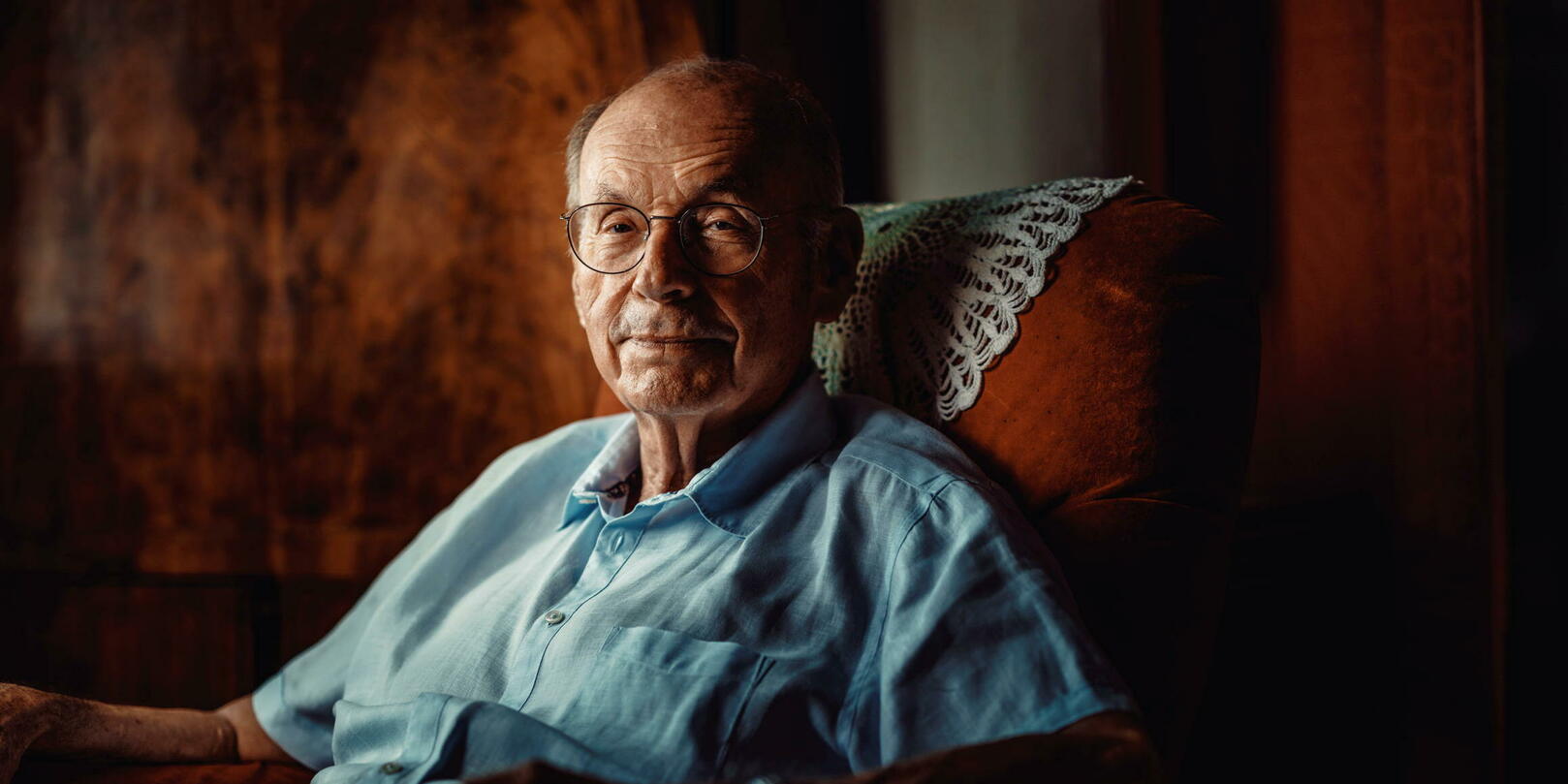 valerietoranian's tweet card. DIEU DANS LES YEUX. Le neuropsychiatre se confie sur sa spiritualité et s’alarme du retour des discours de haine qui lui rappellent ceux des nazis.