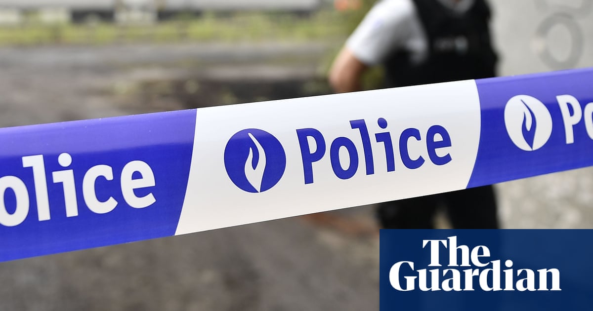 teunvoeten's tweet card. Officers in Antwerp arrest three suspects and recover an improvised explosive device