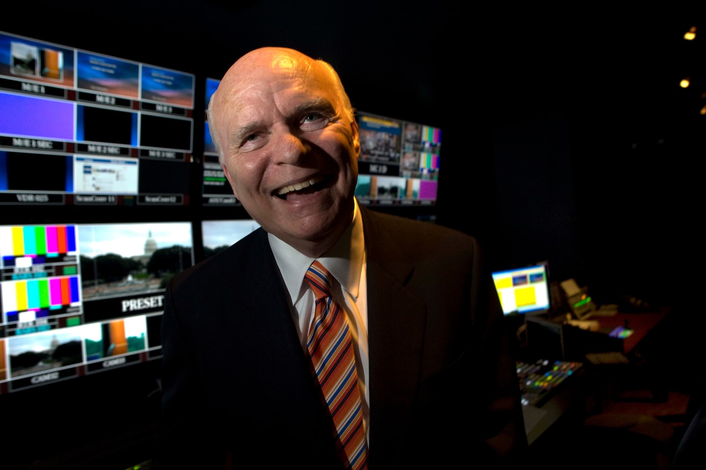 amyklobuchar's tweet card. A bipartisan Senate coalition is asking YouTube TV and Hulu to add Congress’s favorite station to their lineups.