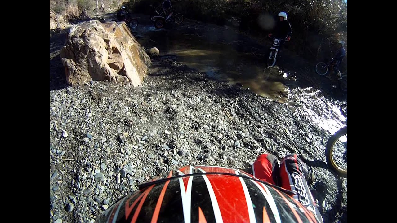 Internetdirec's tweet card. Piedra en mitad del arroyo. Para practicar y lucirse