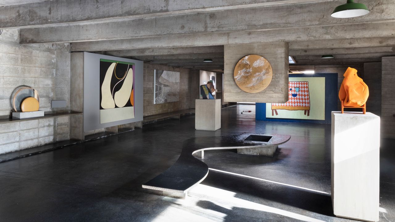 artpricedotcom's tweet card. The buzzy design platform Aberto is hosting its third edition in two private homes built by top architects—and pays tribute to the women who have shaped the history of Brazilian design.