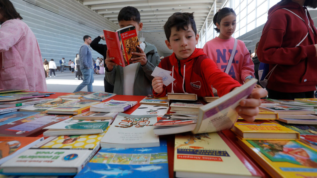 Diario_Pontev's tweet card. A literatura infantil e xuvenil (LIX pola súas siglas en galego) é a que turra do negocio editorial en Galicia e, curiosamente, está moi influenciada pola pr