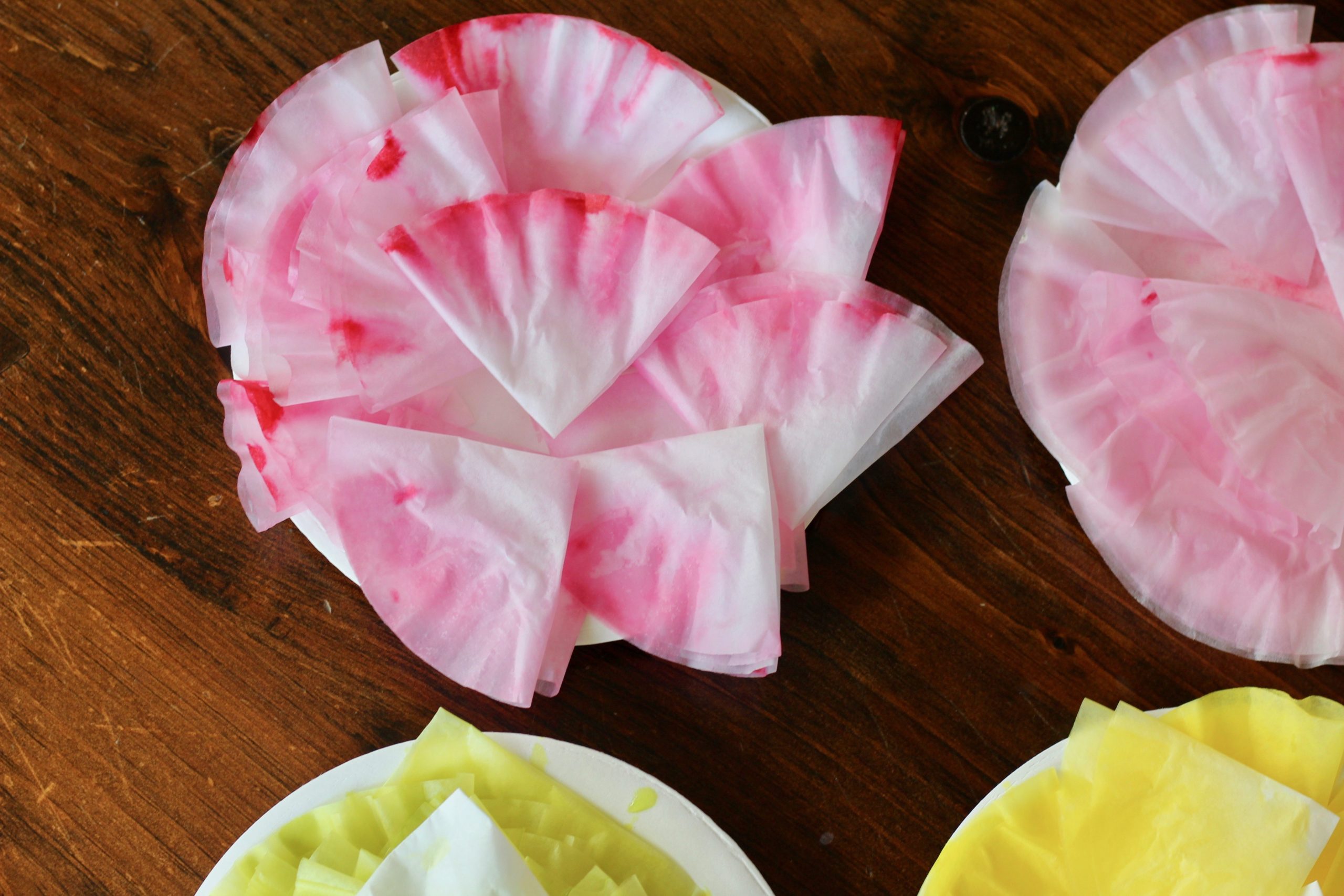 LeanGrnBeanBlog's tweet card. DIY Coffee Filter Flower Air Freshener for Car or Home | Runwiki