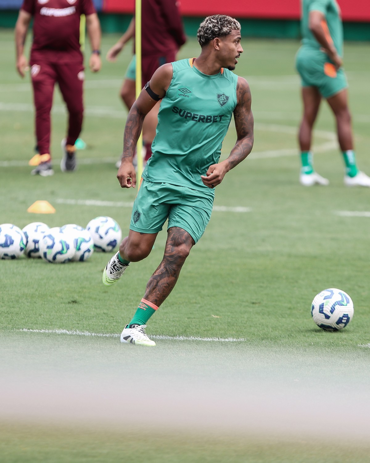 lucasvdsribeiro's tweet card. Em jogo atrasado pela 13ª rodada, tricolor desafia quinto melhor mandante com o objetivo de colar no G4