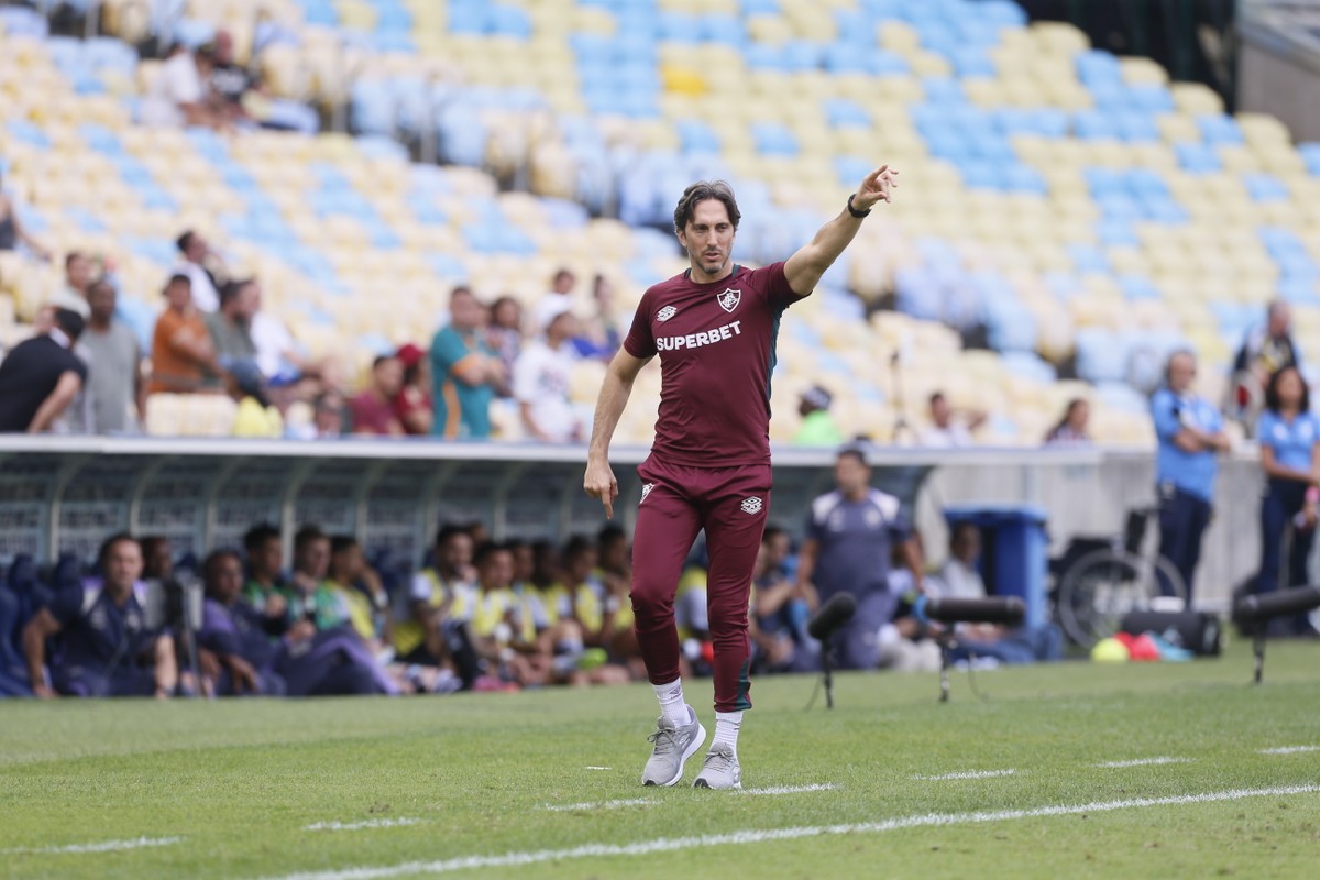 lucasvdsribeiro's tweet card. Novo treinador comandará equipe em seis partidas no próximo mês, sendo quatro delas no Maracanã