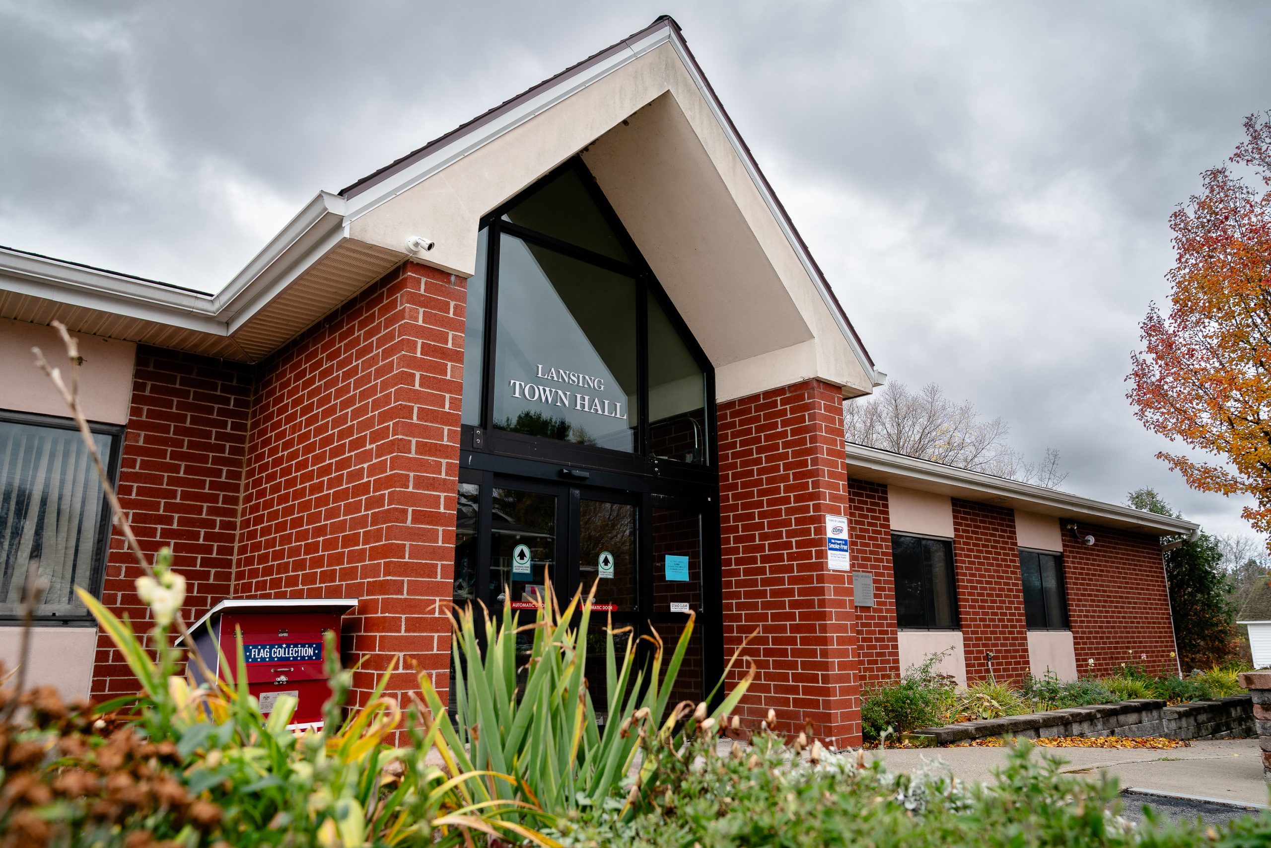 ithacavoice's tweet card. LANSING, N.Y. — The Town of Lansing’s moratorium saga has come to an end.  Wednesday night, the Lansing Town Board voted unanimously to withdraw the land-use moratorium that had provoked […]