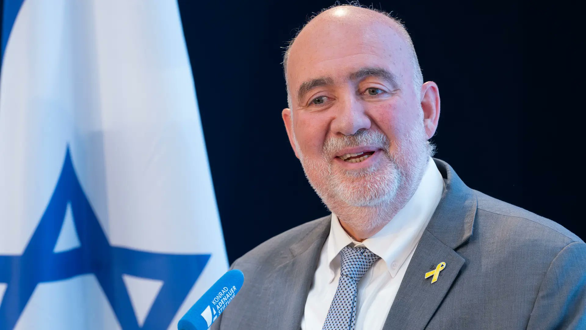 NiemaMovassat's tweet card. Der Antisemitismusvorwurf wird nach Ansicht mancher genutzt, um legitime Kritik an Israel zu denunzieren. Gleichzeitig nimmt die Zahl antisemitischer Vorfälle stark zu.