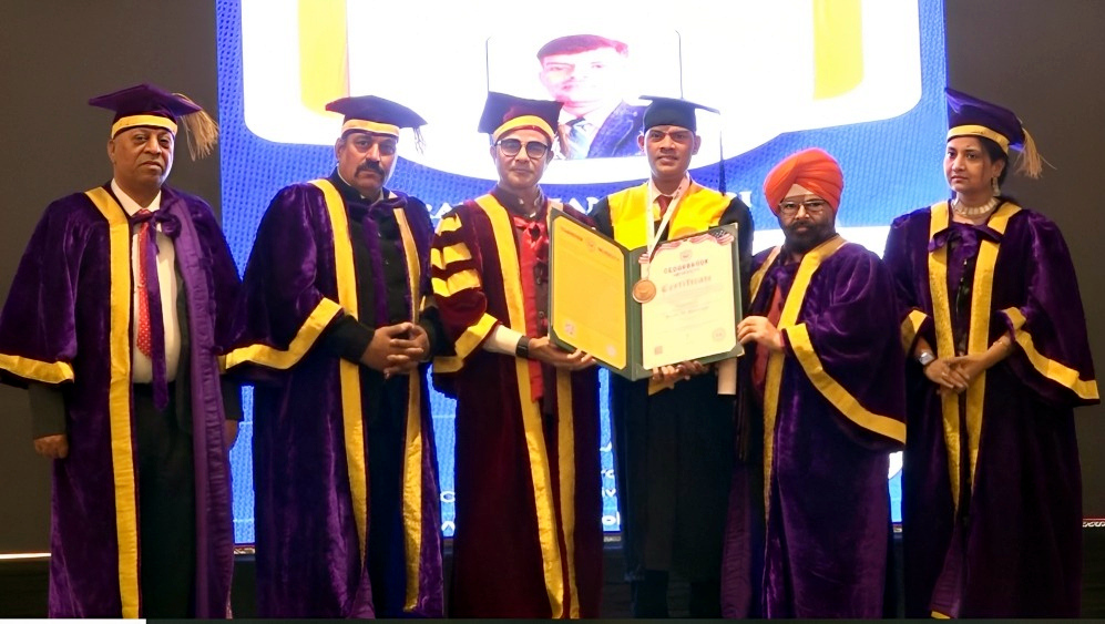 Dainikindia24x7's tweet card. Forum for India's Intellectual Growth 2025 organised in a grand manner, dignitaries received doctorate degrees. www.dainikindia24x7.com