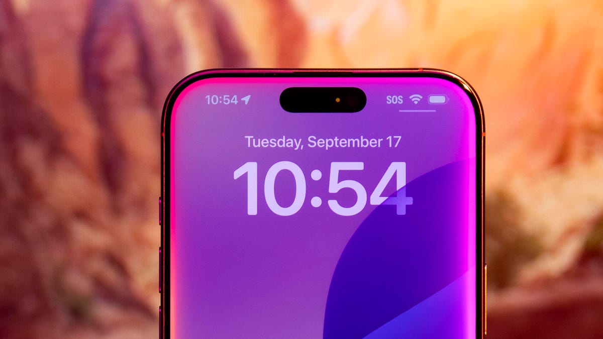 NovationemForum's tweet card. Even if you're running the most recent updates, you may not see Siri's newest look.