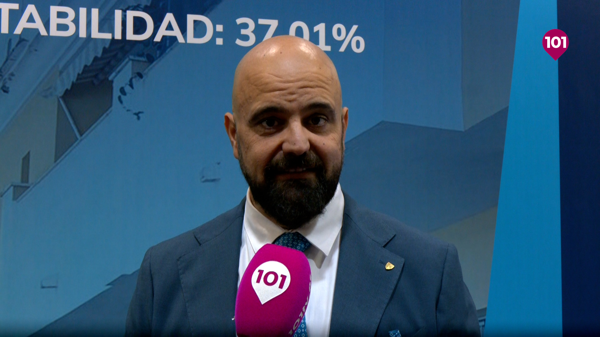 101tvMalaga's tweet card. La empresa, que acumula más de 14 años en el sector inmobiliario, actúa en la diferencia entre la capacidad compradora y los altos precios.