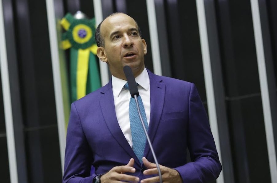 boqnews's tweet card. Deputado federal Paulo Alexandre Barbosa (PSDB-SP) quer mais proteção às crianças e adolescentes com deficiência após denúncia do youtuber Felca.