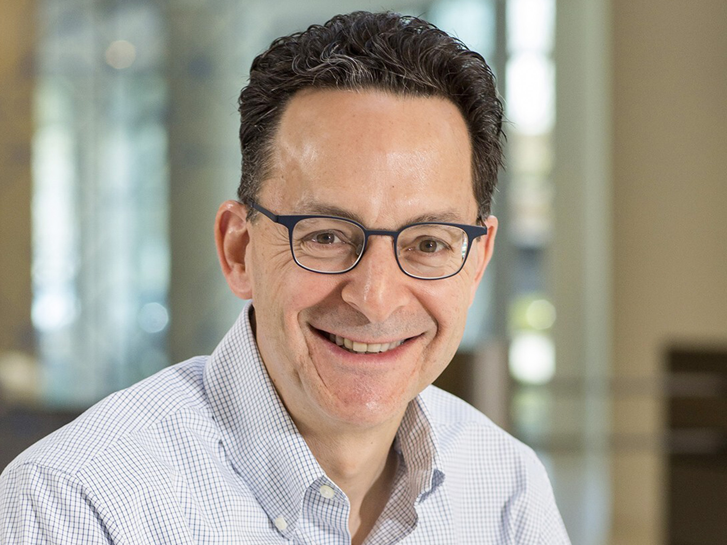 MentorHellas's tweet card. From neural networks in the ‘90s to the rise of AI copilots—how MathWorks is shaping the future of engineering innovation. In this episode, I sit down with Richard Rovner, Vice President of Marketing...