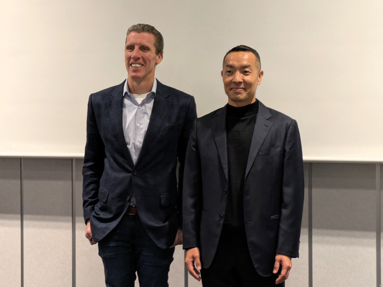 IT_security_bot's tweet card. KnowBe4は、同社のCEOであるブライアン・パルマ氏の来日に伴い、報道機関向けの説明会を開催した。AIエージェントにガードレールを提供して、エージェントの保護を強化する。