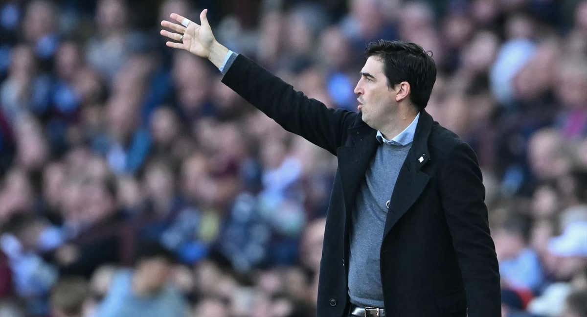 Blayasensat's tweet card. El técnico del Bournemouth charla en Relevo sobre su forma de ver el juego y su adaptación a la Premier League.