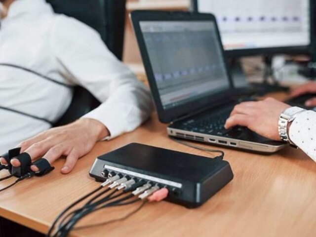 PanamericanaTV's tweet card. La medida se realiza en el marco del estado de emergencia en Lima y Callao, y busca reforzar la seguridad y control interno de los trabajadores penitenciarios.