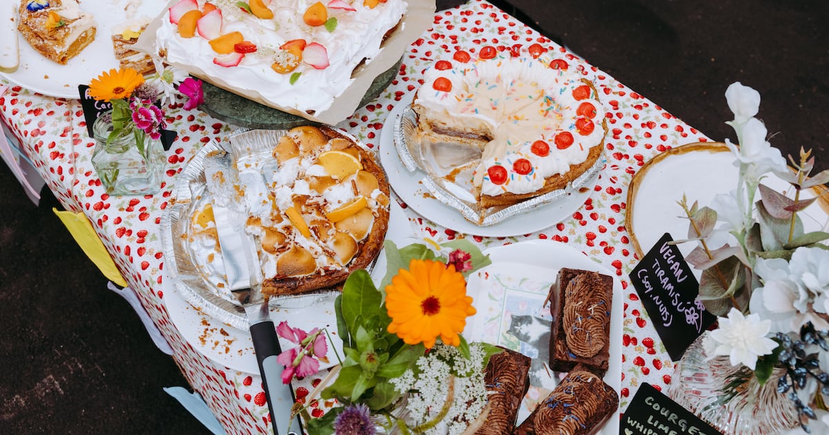 AmandaFBelfast's tweet card. The organisers of ‘Cake Picnic for Palestine’ are now seeking a new location as their current venue is no longer safe