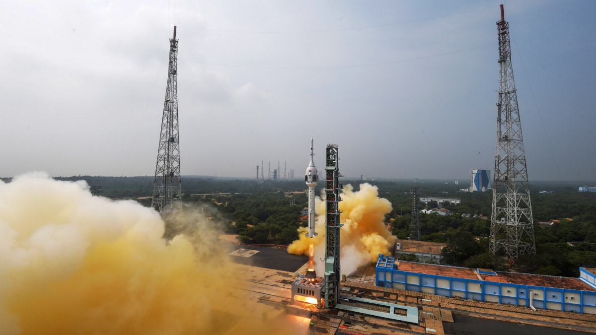 Srish__T's tweet card. Of the total projection of Rs 15,983.37 crore for 2025-26, the Department of Space was actually allocated Rs 13,416.20 crore - a significant reduction of Rs 2,567.17 crore.