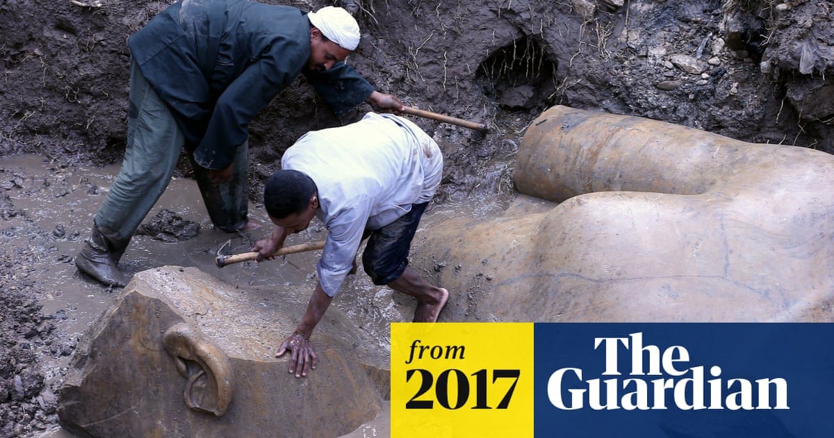 ClassicsDC's tweet card. Archaeologists believe eight-metre statue found in Cairo slum is of Pharaoh Ramses II, who ruled Egypt in 13th century BC