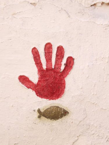 Profound4Design's tweet card. The term “graphic designer” was first coined by typographer William Dwiggins in 1922 – we ask designers to talk about pre-20th century graphic relics.