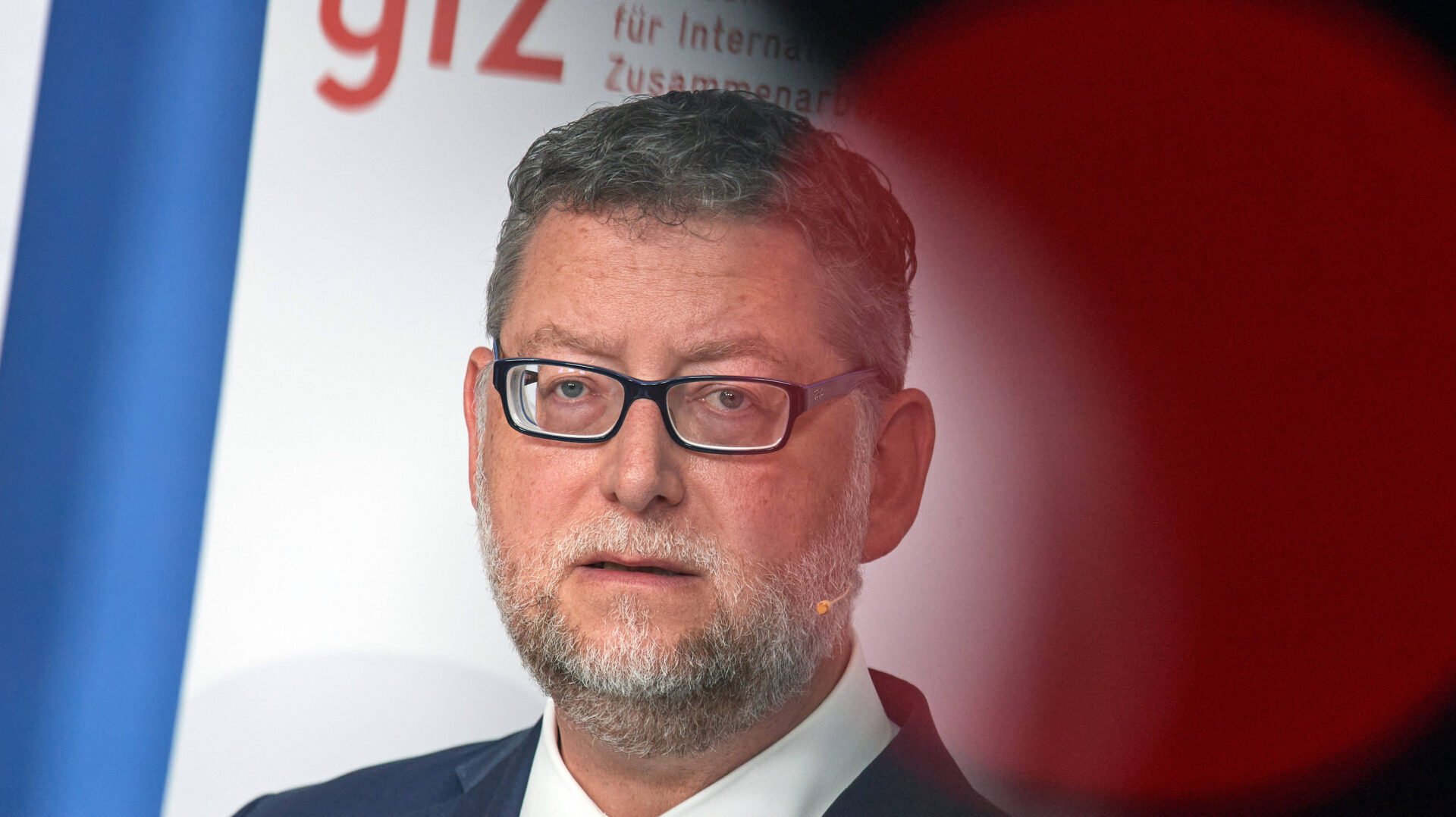 dg_graeber's tweet card. Die bundeseigene Gesellschaft für Internationale Zusammenarbeit will geheim halten, was sie für die in Pakistan wartenden Afghanen ausgibt. Ihr Argument: Wenn die Kosten öffentlich werden, könnte das...