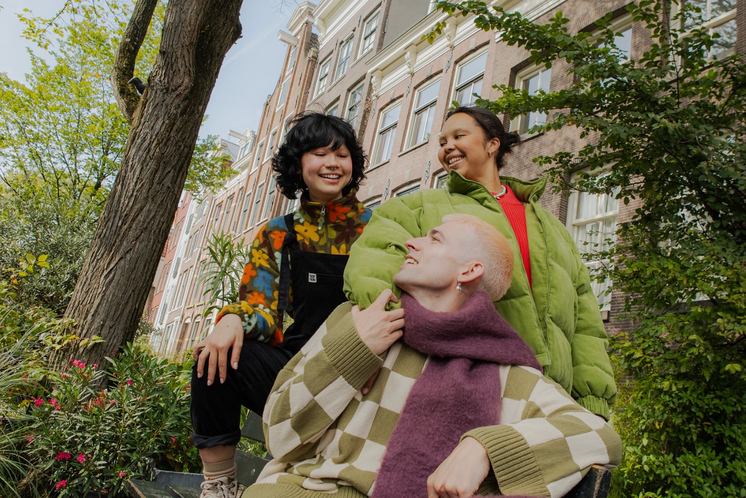 appleton_scott's tweet card. INTRODUCING, BARING ALL INTRODUCING, BARING ALL At Lucy & Yak we strive to create comfortable, joyful clothing for every body. In fact, ‘every body’ is at the core of everything we do. Whatever your...