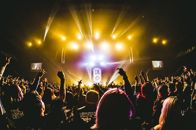 tsukunes's tweet card. ニュース｜　1ヶ月以上が経った今も、思い出すたびに興奮がよみがえり、余韻に浸っている有様だ。2025年2月11日、黒夢の横浜・ぴあアリーナMM公演を観た。この夜は、彼らの再始動の現場となった2月9日の東京ガーデンシアター『CORKSCREW A GO GO! SAINT MY FAKE STAR』の追加公演にして、清春デビュー30周年イヤーの千秋楽。いかなる時もファンの視線を釘付けにしてしま...