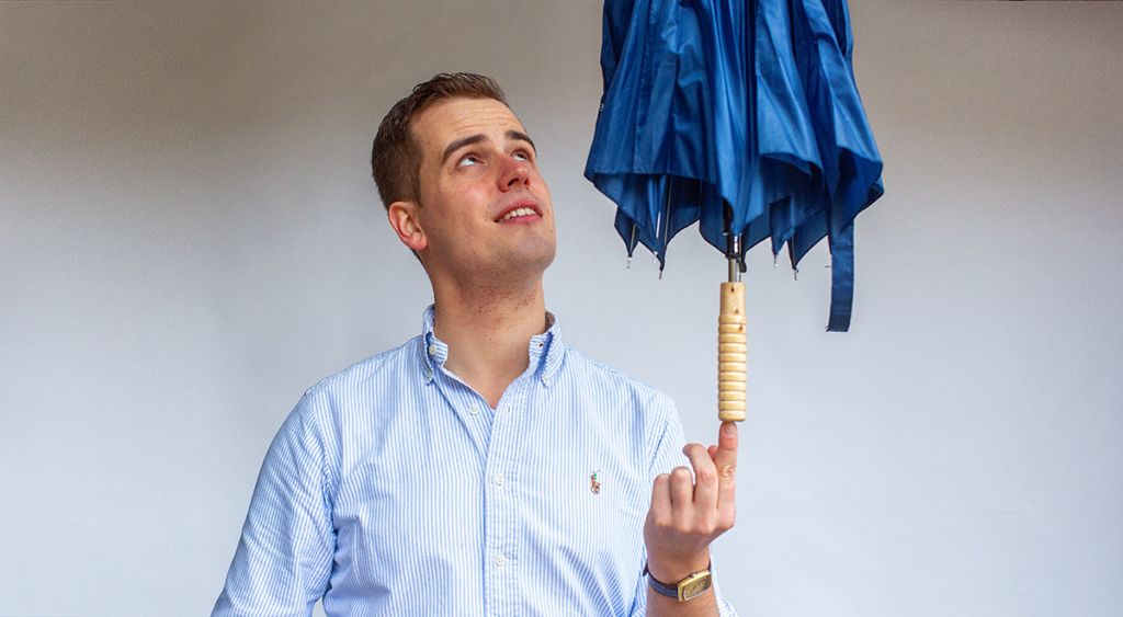 HHmatthijs's tweet card. De Nijmeegse UB breidt haar open opstelling uit, tegen de wereldwijde trend in. Columnist Adriaan Duiveman werd blij van dat nieuws. De boekenkasten zijn volgens hem namelijk een magische plek....