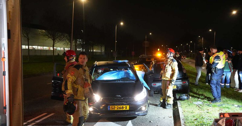 112 melding Auto vliegt over middenberm na tikje in de bocht