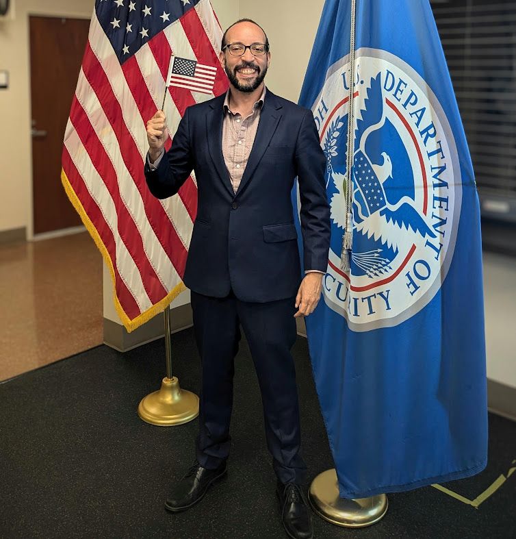 felipehoffa's tweet card. I’m ready to announce my newest “label”. I recently reflected on how I’m taking some time-out to figure out who “Felipe” is, leaving behind the “from Snowflake” and “from Google” labels. Well, I woke...