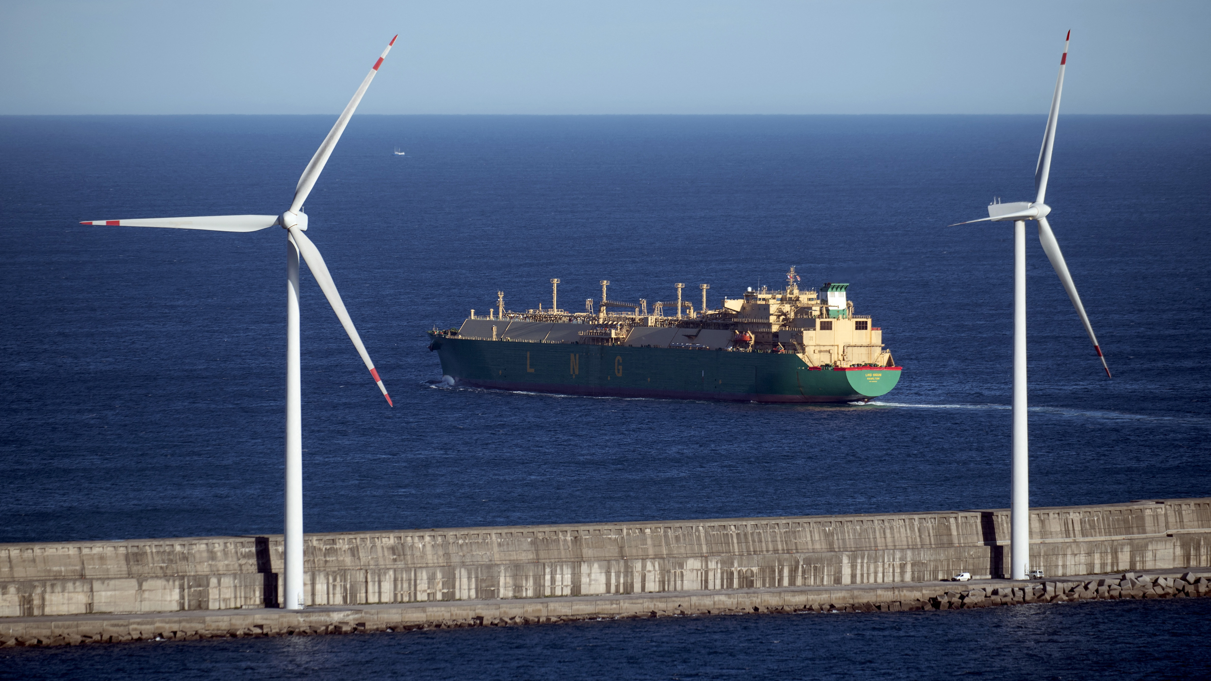 CSIS's tweet card. Fragmentation, volatility, and scarcity are ushering in a pragmatic new normal, in which low-emission energy and fossil fuels can both be attractive. As state intervention intensifies, proactive and...