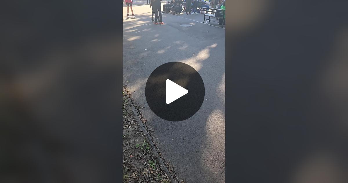 tymmoss's tweet card. 40 likes, 3 comments. “Roller Skaters in Central Park on Sundays.”