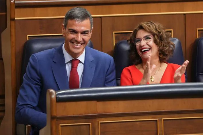 JorgeBustos1's tweet card. Dicen que la risa es la mueca de la inteligencia, pero a veces es la mueca sin más. La mueca meramente muscular, estupefaciente, pavloviana. Porque hay muchos tipos de risa. Está...