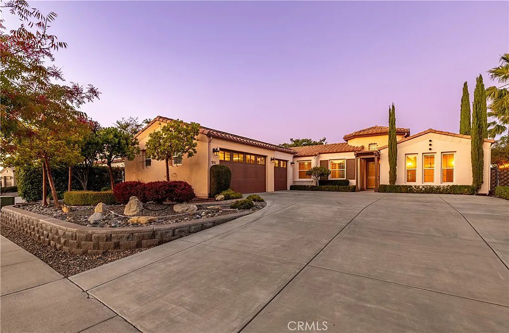 AssumableEdge's tweet card. Top homes on the market with low interest assumable loans | October 10, 2023