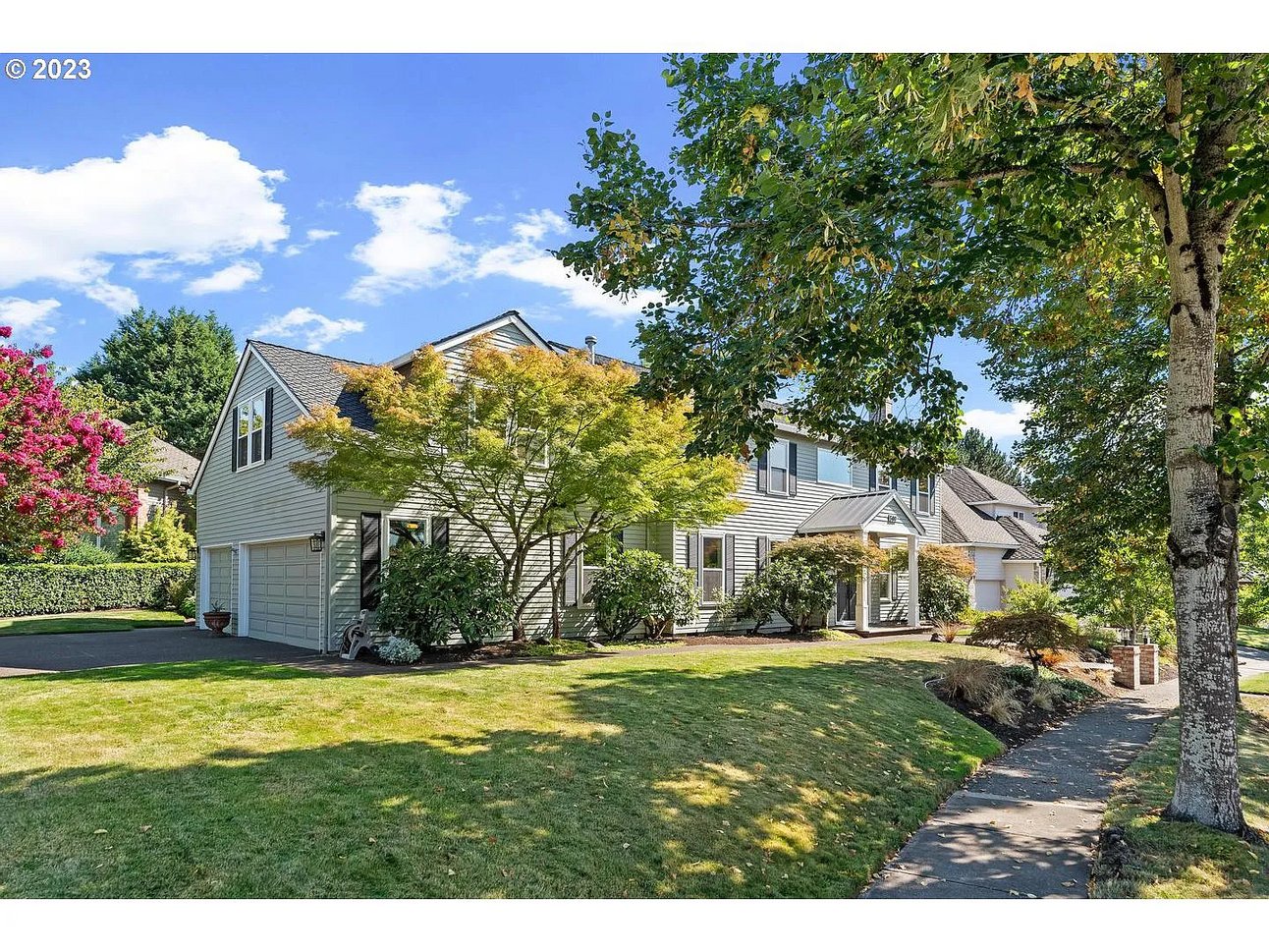 AssumableEdge's tweet card. Are high interest rates standing between you and a home purchase? There is a solution! With an assumable mortgage, the buyer of a property can take over...