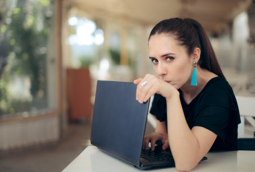 CompLionsGRC's tweet card. Het aantal privacyklachten in 2020 blijft op hetzelfde zorgelijk hoge niveau als een jaar eerder. De Autoriteit Persoonsgegevens (AP) ontving in 2020 maar liefst 25.590 klachten over de mogelijke...