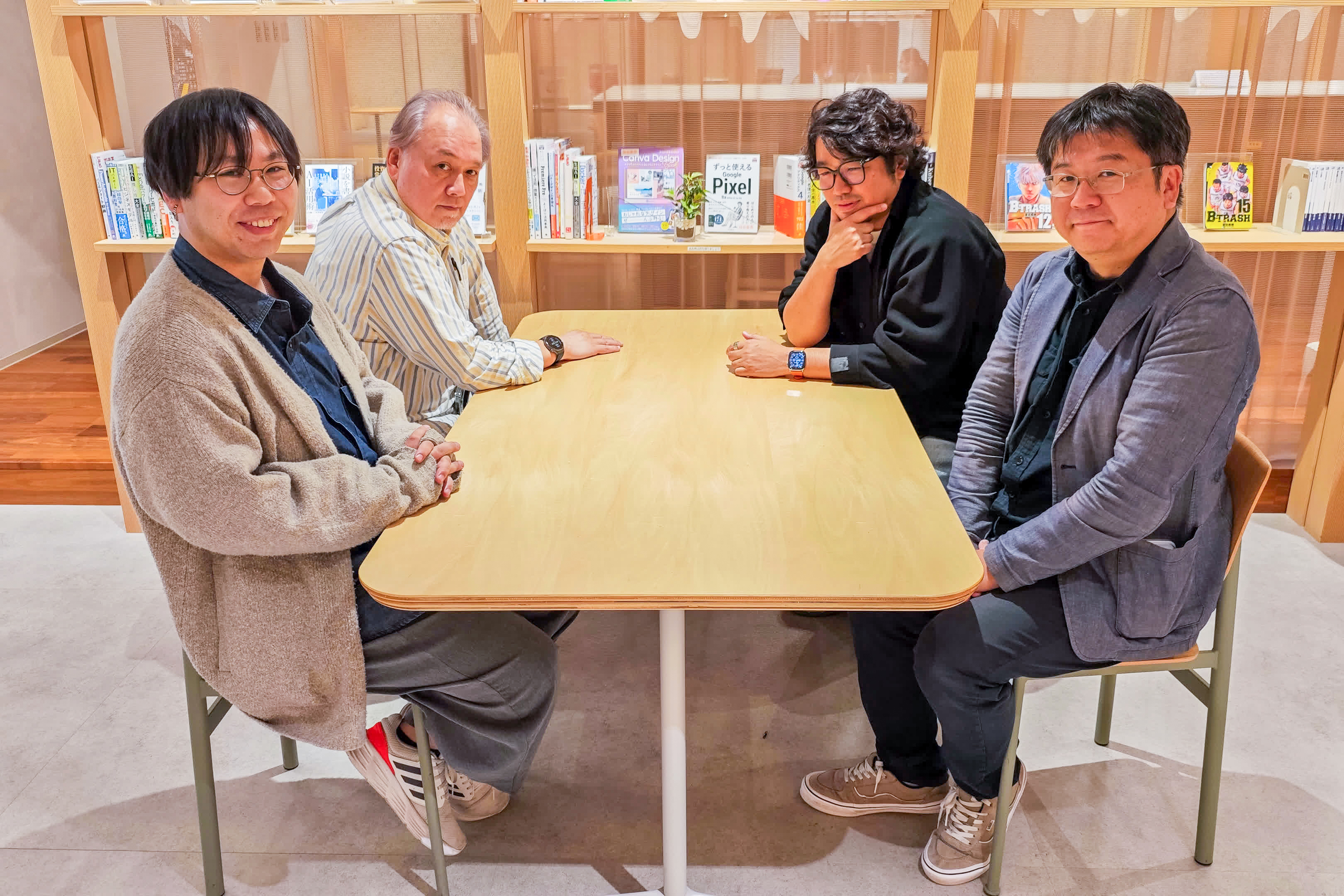 mnishi41's tweet card. 　通信業界を中心に活躍するライター4人による「スマホ会議（仮）」。ケータイ Watch編集長の関口も同席し、今回はアップルが発売したM5チップ搭載製品やPixel 10 Pro Fold、最新スマートウォッチについて話し合っていきます。