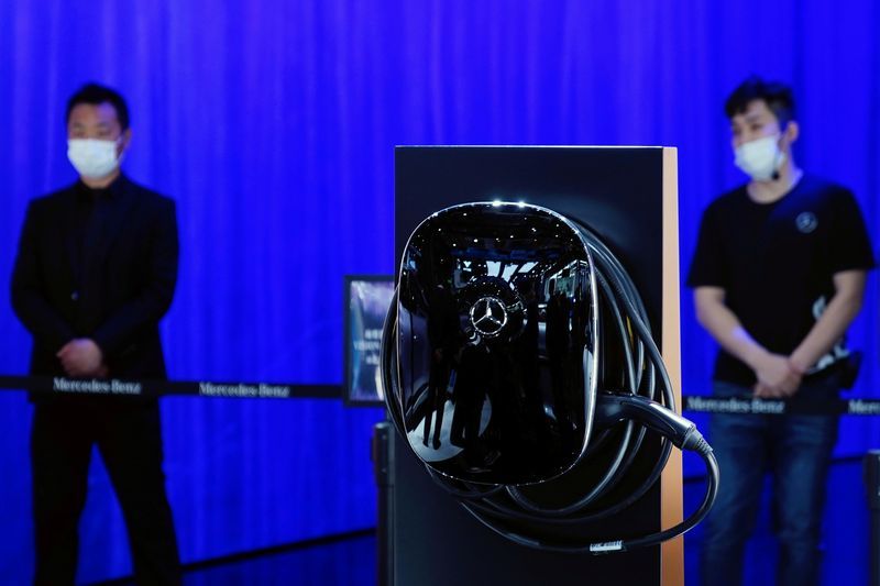 SICserver's tweet card. Mercedes-Benz is poised to invest billions of euros to build 10,000 fast-charging points in North America, Europe and China by 2030, the luxury carmaker said on Thursday....