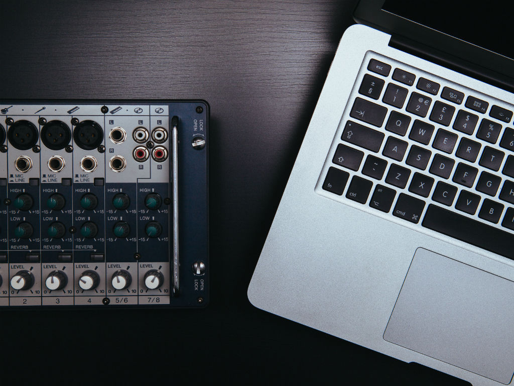 ENTERCO's tweet card. Ayer miércoles, Magenta, el más reciente proyecto de inteligencia artificial de Google presentó la primera melodía que compuso por sí misma. Es una