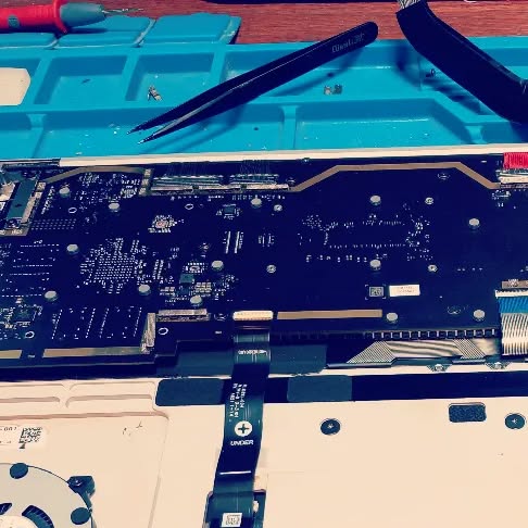 AltqnytMwshr's tweet card. ‎مركز صيانة ماك بوك و مايكروسوفت سيرفس (@cursor_tech)‎ • Instagram photo