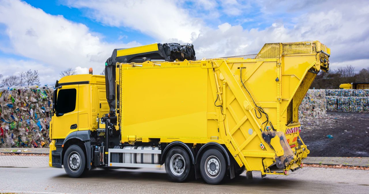 EwaLTylkoPytam's tweet card. Niemieckie firmy wywozu odpadów świadomie łamią przepisy, wywożąc śmieci do Polski na podstawie fałszywych deklaracji - informuje gazeta "Potsdamer Neuste Nachrichten".