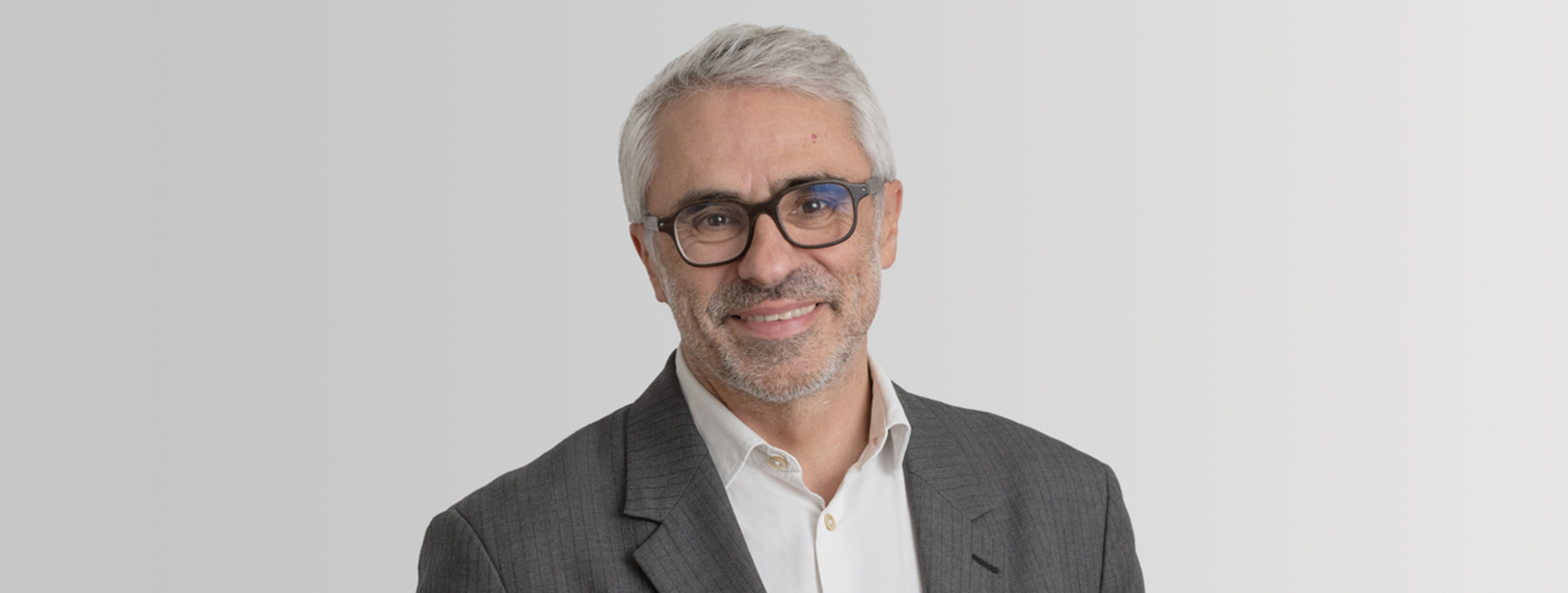 NotariMinana's tweet card. Espot contracta l’assessorament de l’exdirector del Centre de Política i Administració Fiscal de l’OCDE perquè intervingui en tot de qüestions econòmiques i fiscals que pengen de l’acord d’associació