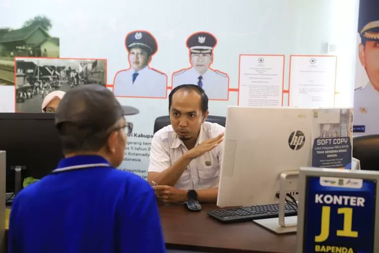 Bidiktangsel's tweet card. Aplikasi ini berfungsi sebagai bagian dari strategi promosi investasi di DPMPTSP Kota Tangerang dengan memberikan kemudahan akses data